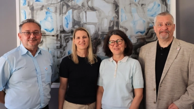 Verena Di Pasquale, stellvertretende Vorsitzende des DGB Bayern (zweite von rechts) zu Besuch bei Constantia Flexibles in Pirkmühle. (Bild: Maria Oberleitner)