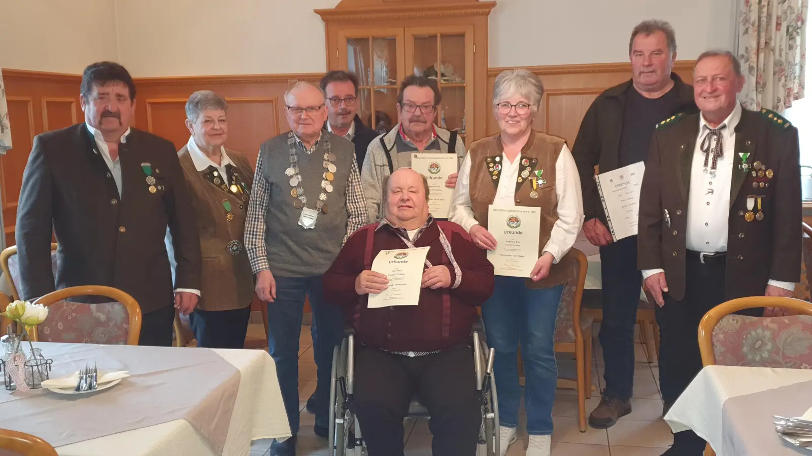 Prem Ludwig, Weber Christa, Huber Waldemar, Manfred Dirscherl, Bock Johann, Bock Josef, Bösl Angelika, Maier Ludwig und Weber Willi (von links).  (Bild: Christa Weber)