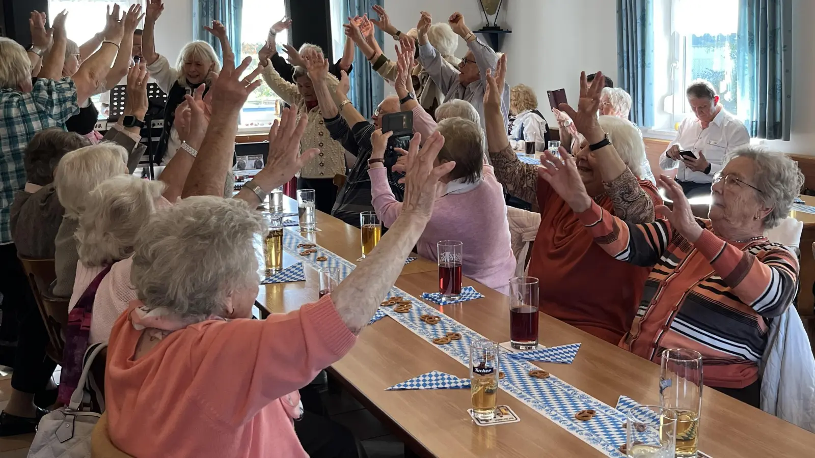 Der AWO OV Altenstadt/WN feiert das Oktoberfest. (Bild: Elfi Gierlinger)