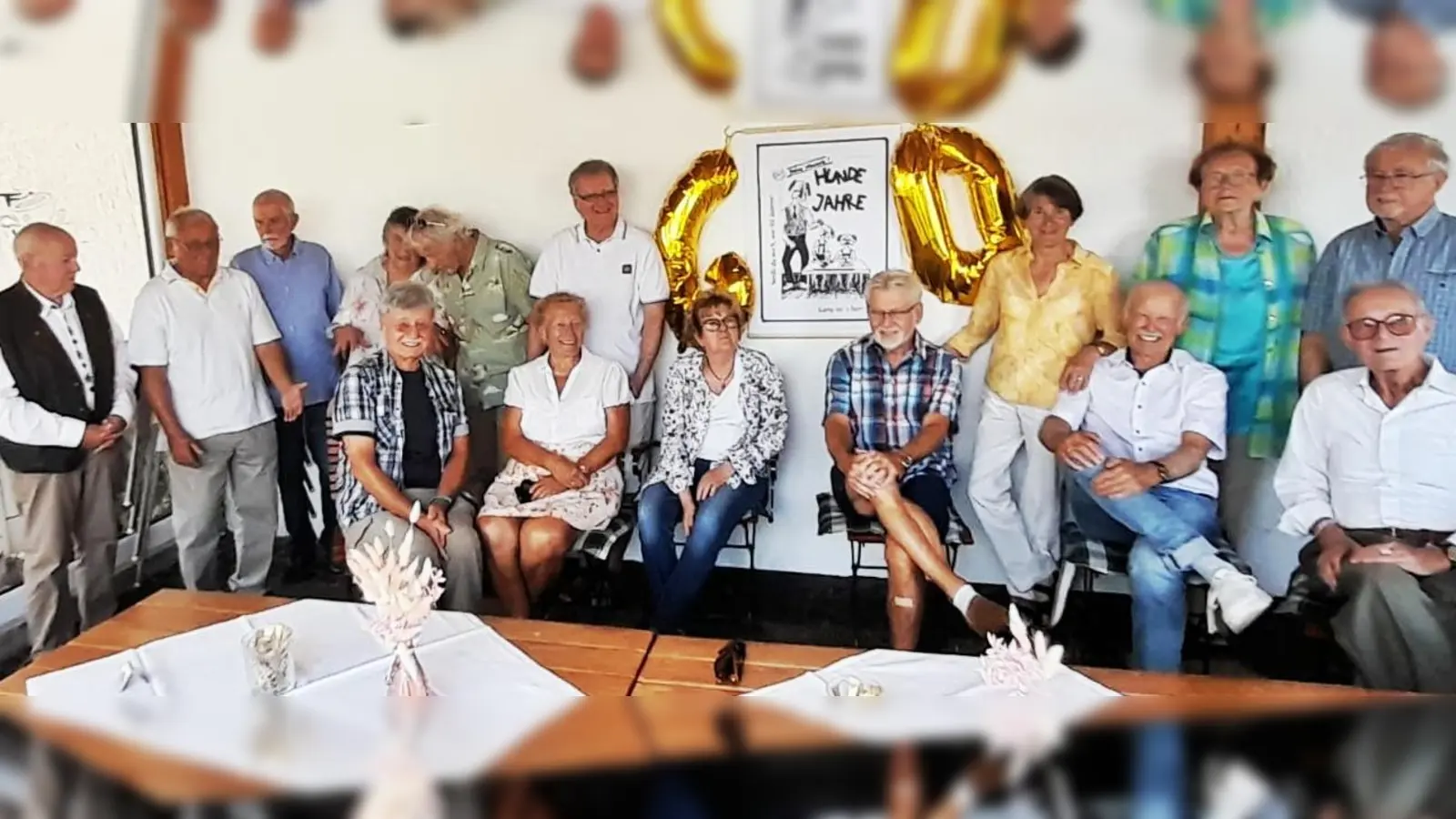 Von ehemals 43 Abiturienten konnten 18 die zum Teil weite Anreise auf sich nehmen.  (Bild: Margot Rößler)