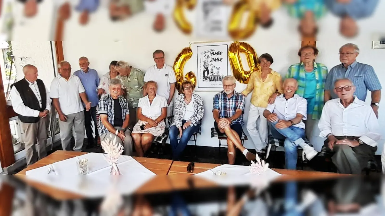 Von ehemals 43 Abiturienten konnten 18 die zum Teil weite Anreise auf sich nehmen.  (Bild: Margot Rößler)