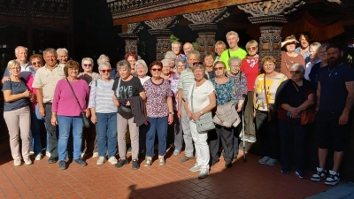 Senioren-Gruppe des BVS Weiden im Nepaltempel in Wiesent (Bild: Franz Kaiser)