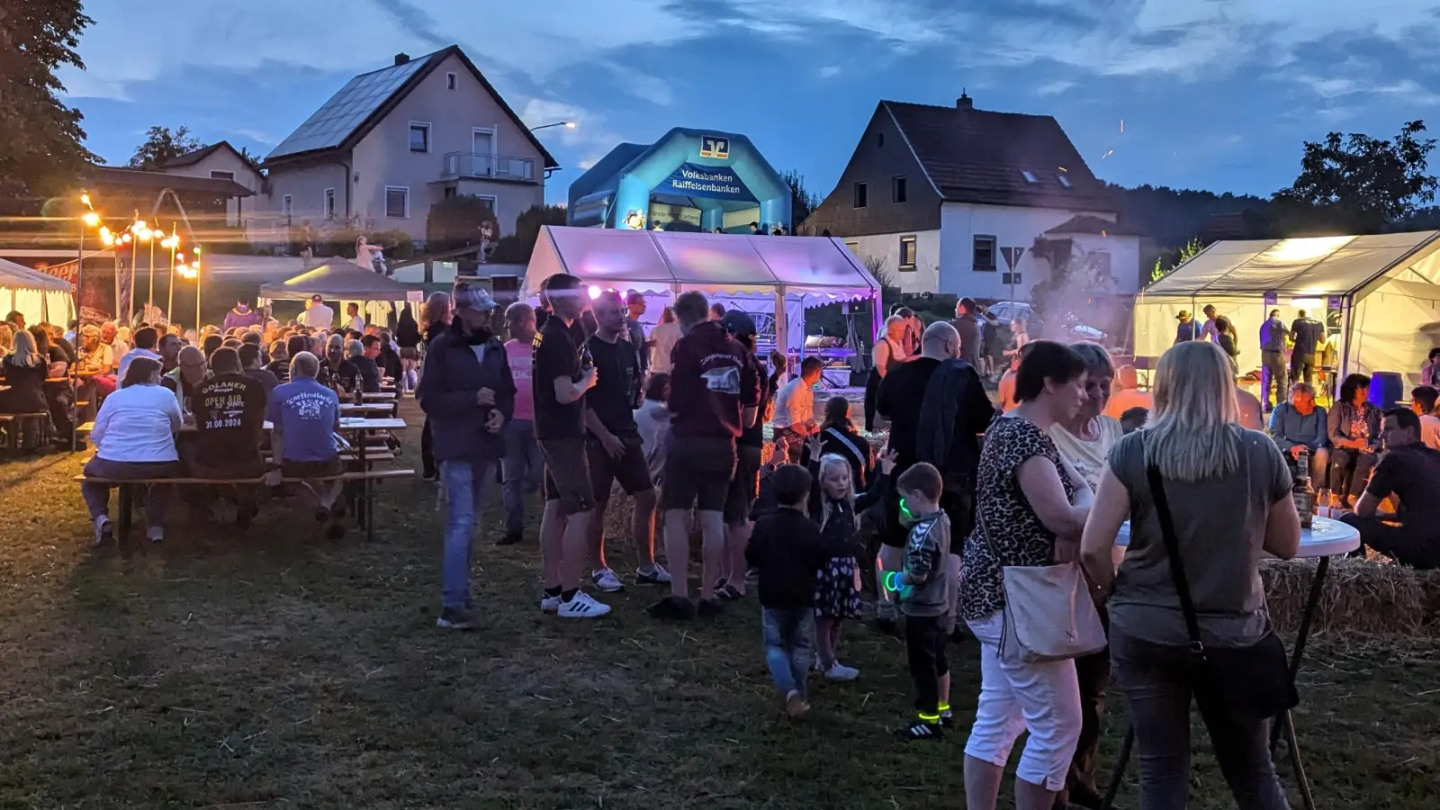 Viele Gäste finden jedes Jahr den Weg zum Fronhofer Dorffest. (Bild: Kristin Winderl)