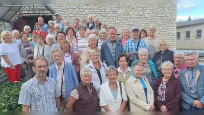 Alle Mitfahrer nach dem Gottesdienst vor der Pfarrkirche St. Michael. (Bild: Anita Hartmann)
