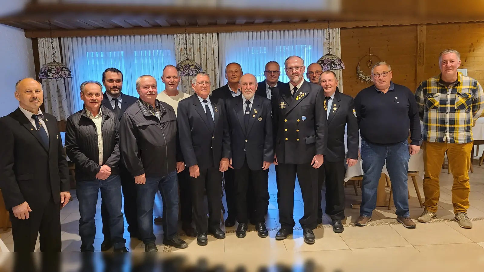 Die neue Vorstandschaft der KSK Ilsenbach mit Kassenprüfern und BSB-Kreisvorsitzenden Manfred Zettl (Bild: David Hoffmann )