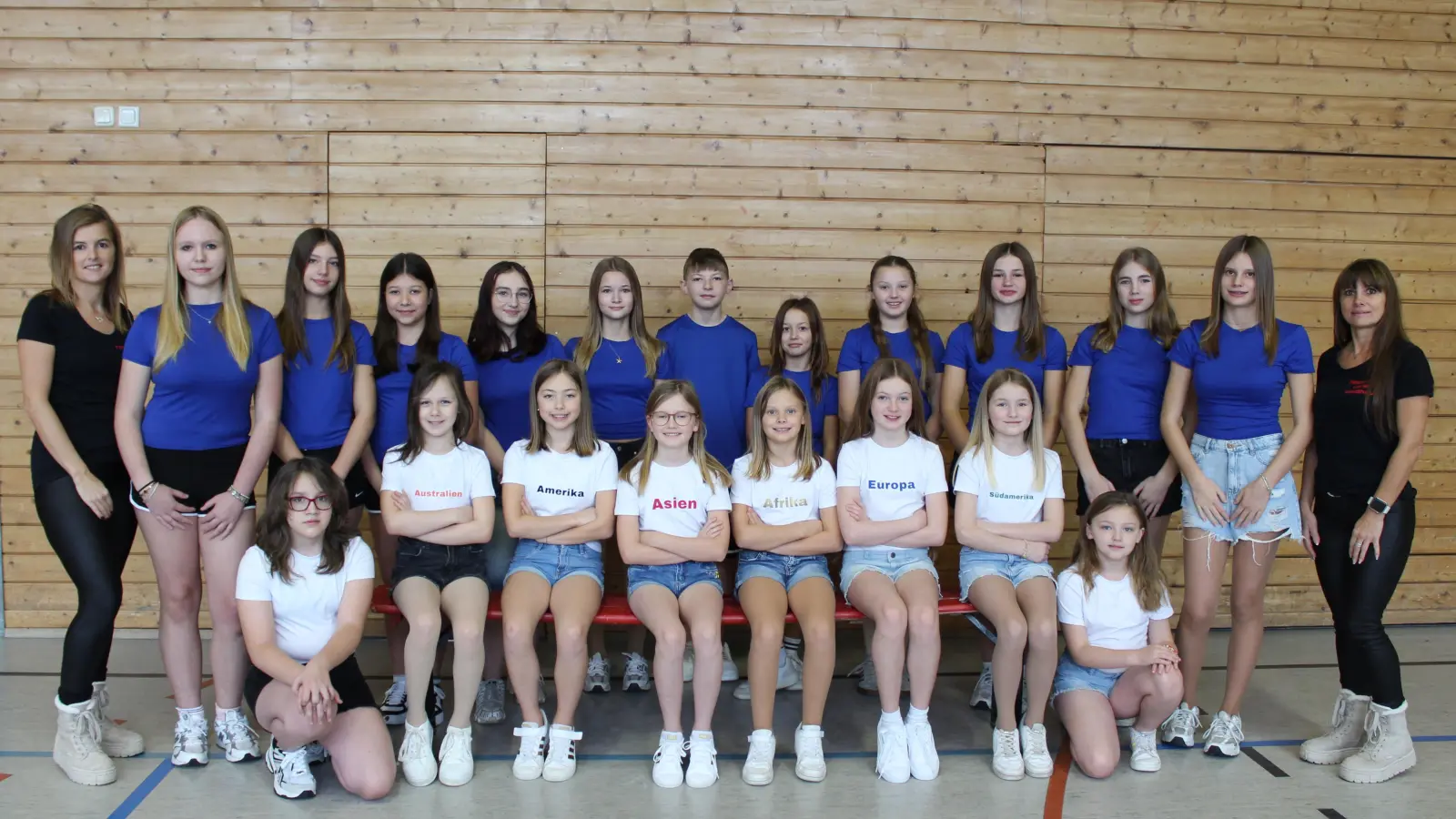 Gruppenbild Dance Surprise (Bild: Hermann Träger)