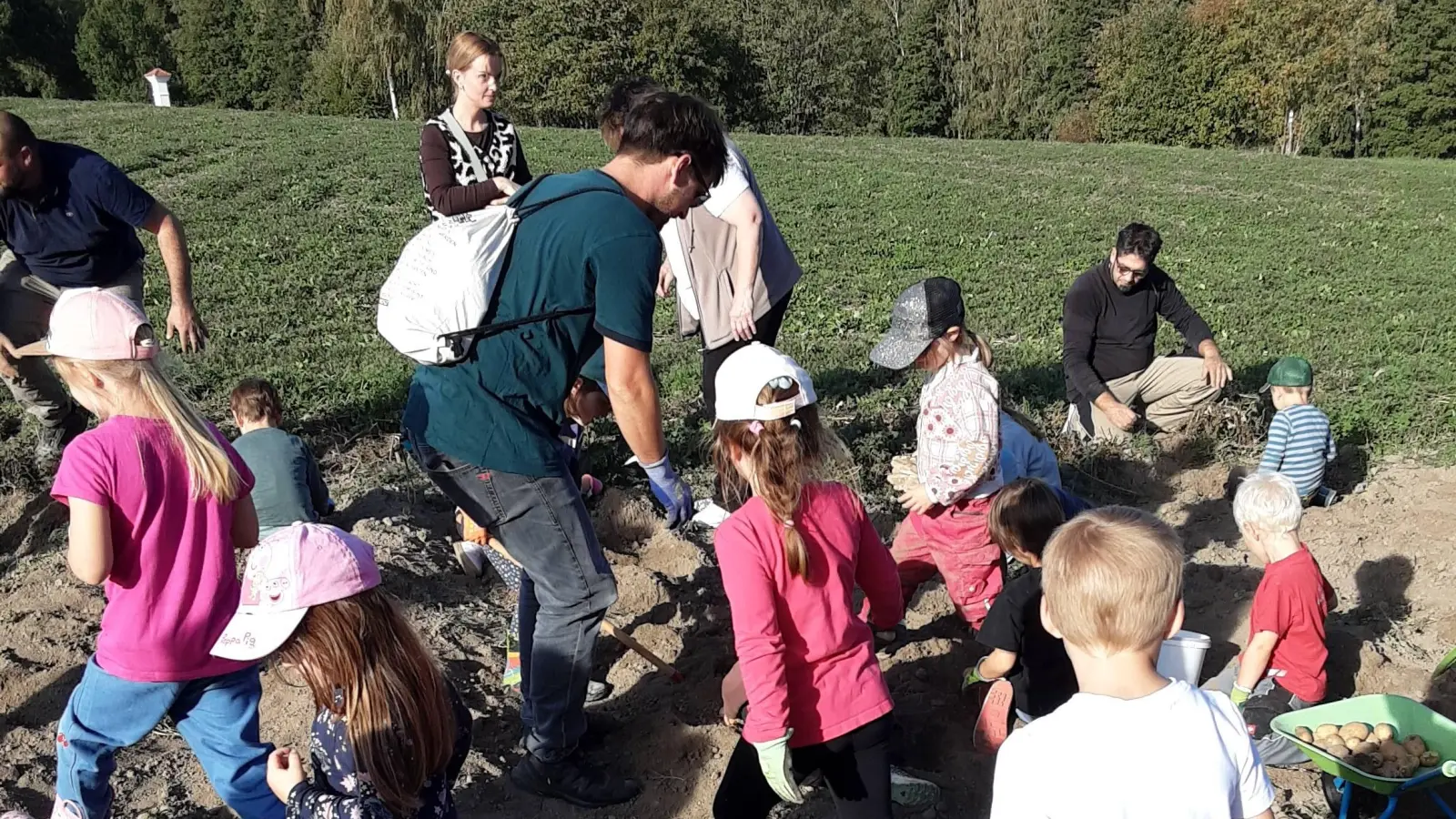 Kartoffelfest im Johanniter-Kinderhaus „Waldwichtel” (Bild: Matthias Walk)