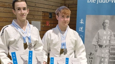 links Nicolas Nagelschmidt Re Simon Nicola Bayer Meister Judo-Kata Bild: Norbert Nagelschmidt (Bild: Heinz-Ulrich Schmidt)