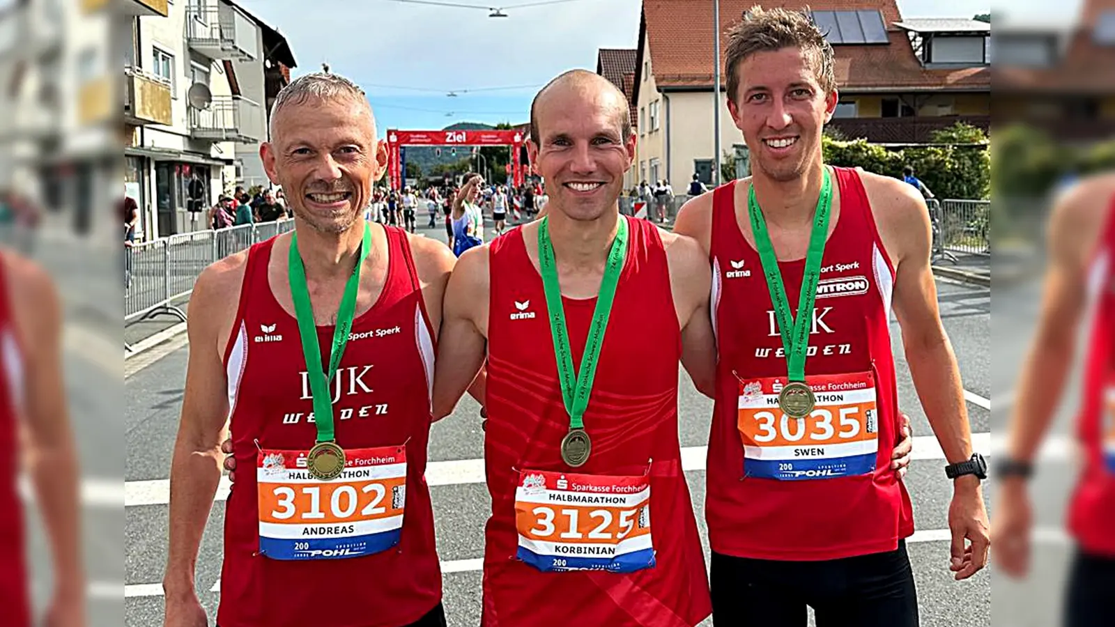 Drei Medaillen holten bei der bayerischen Halbmarathonmeisterschaft von links: Andreas Hecht, Korbinian Völkl, Swen Arnold. (Bild: Katharina Völkl)