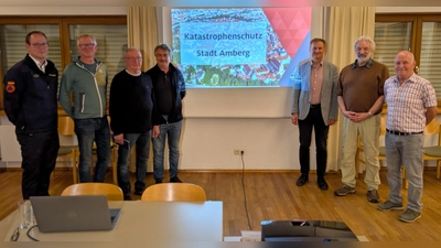 Foto (v.l.): Christoph Hollweck (THW), Thomas März-Kronfeld, Klaus Mirz, Horst Kraus, Dr. Bernhard Mitko, Manfred Lehner, Alfons Wanninger. (Bild: Manfred Lehner)
