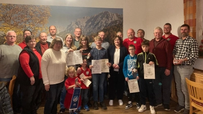 Alle Vereinsmeister und Preisträger. (Bild: Isabella Scheuerer)