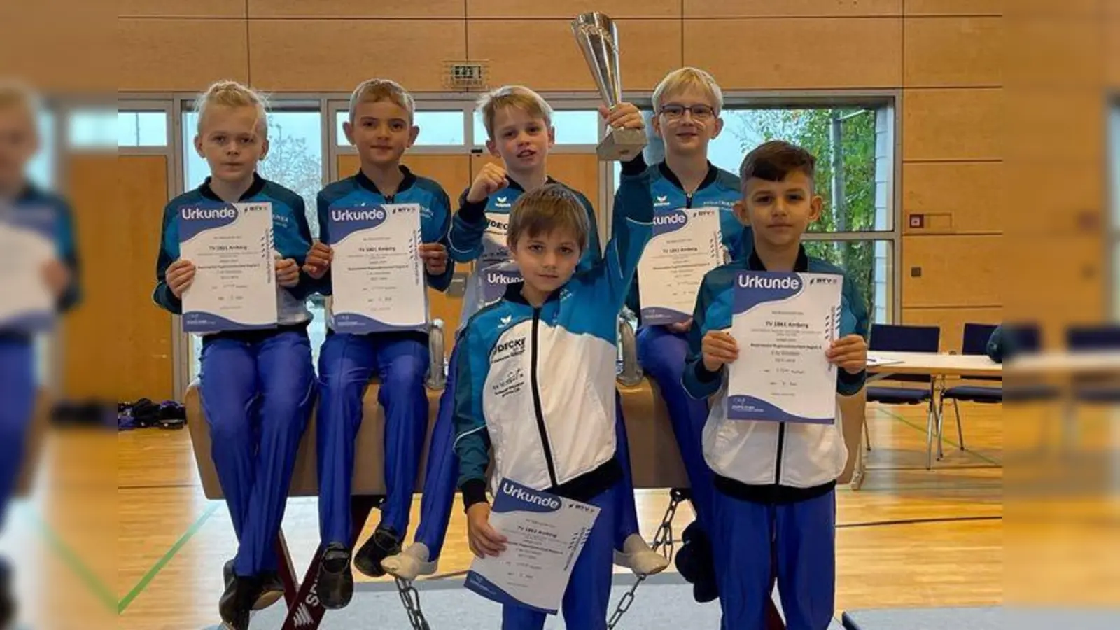 hinten von links: Linus Schieder, Elias Triller, Hannes Edenharter, Julian Schieder, sowie vorne vl. Oskar Eiletz und Stefan Parakhin. (Bild: Peter Deml)