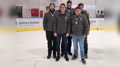 Sportfreunde Kondrau Aufstiegsmannschaft in die Bayernliga Nord v. l. Stark Michael, Schnurrer Matthias, Stark Christian, Hecht Markus, Schnurrer Gerald (Bild: Franz Heinrich)