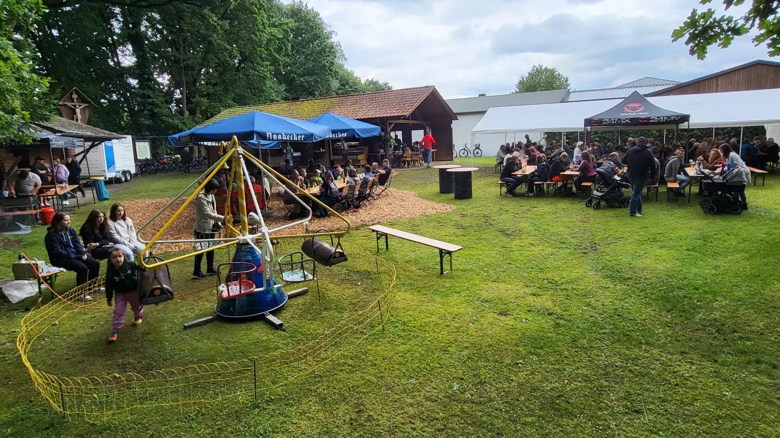 Waldfest OWV Wernberg-Köblitz-Übersichtsaufnahme (Bild: Thomas Gareis)