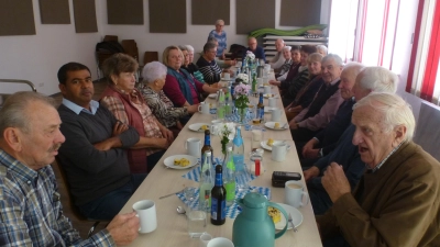 Von leiblichen Genüssen und lustigen Beiträgen geprägt war die Vorkirwafeier des Dürnaster Dorftreffs. (Bild: Siegfried Bock)