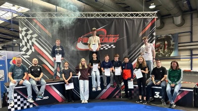 Mit einem Rennen auf der GoKart Bahn besiegelte die Tischtennisjugend der DJK SV Steinberg am See ihre sehr erfolgreiche Saison. (Bild: Daniel Fritz)