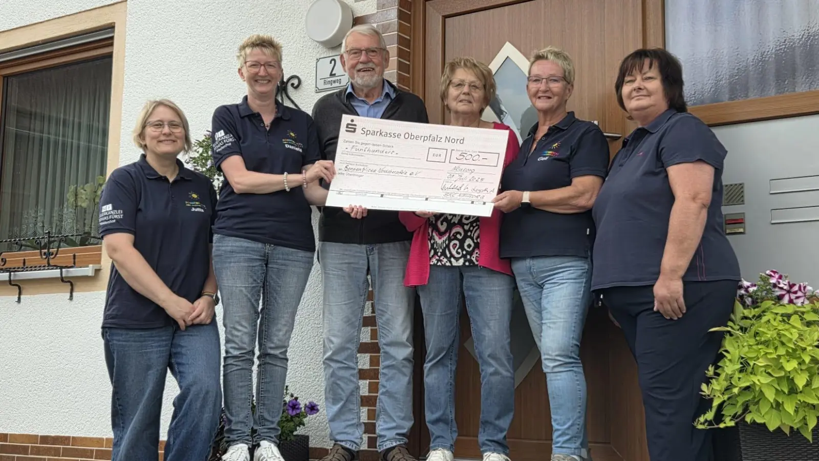 Sportkegelclub Neusorg übergibt Spende an die Sonnenblicke Nordoberpfalz e.V. (Bild: Daniela Pscherer)