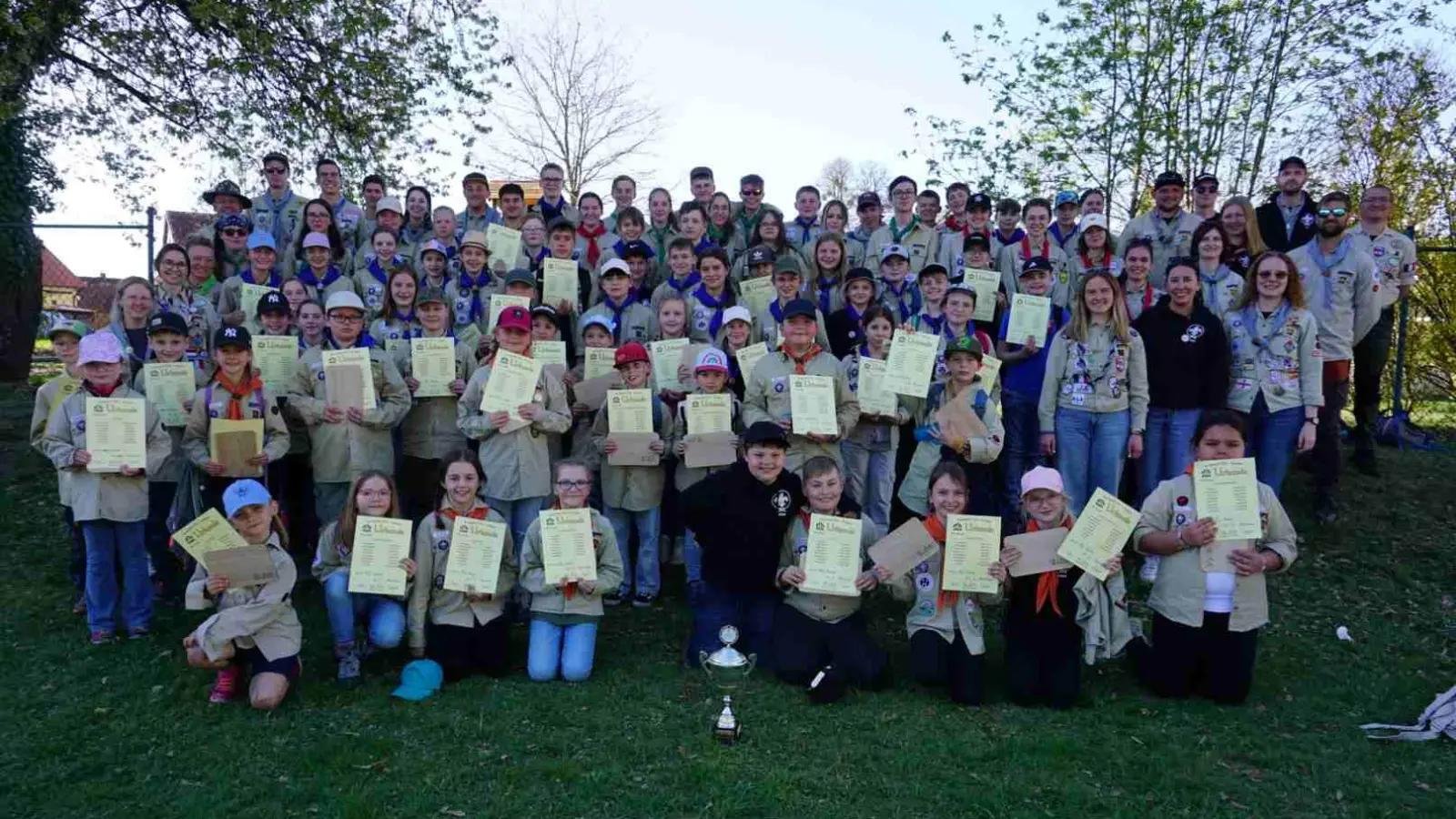 Georgslauf in Neuhaus - Teilnehmerinnen und Teilnehmer des Pfadfinderstamms Neuhaus. (Bild: Julia Franz)