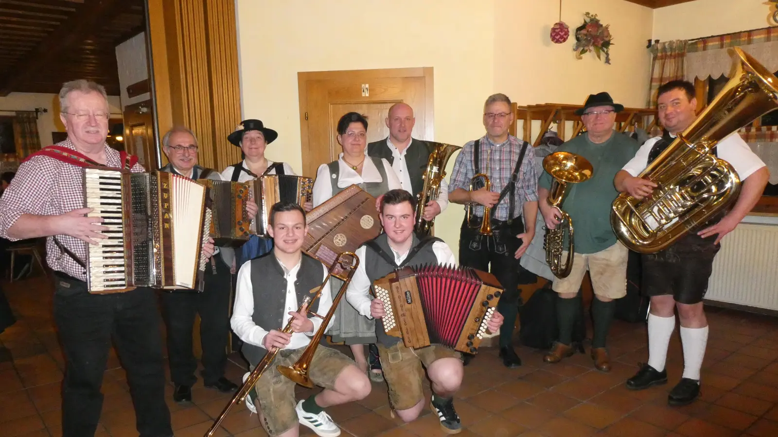 Die Birner Muse, Wirtshauseck Musi und Mühlberg Muse gestalten einen unterhaltsamen musikalischen Abend im Gasthaus Pröls in Trisching. (Bild: Hubert Fleischmann)
