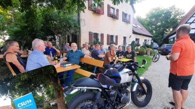 CSU-Bürgermeisterkandidat Max Graf stellt sich den Fragen der örtlichen Bürgerschaft (Bild: Sonja Übler)