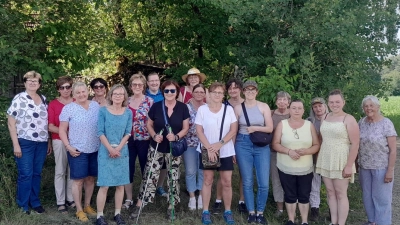 Die Teilnehmerinnen der Kräuterwanderung (Bild: Birgit Bayer)