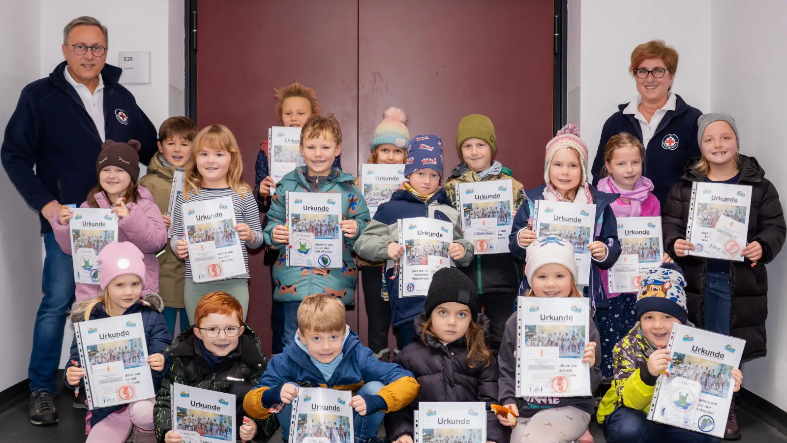 Ehrung der Teilnehmer am Anfängerschwimmkurs der Wasserwacht Wiesau (Bild: Matthias Kunz)