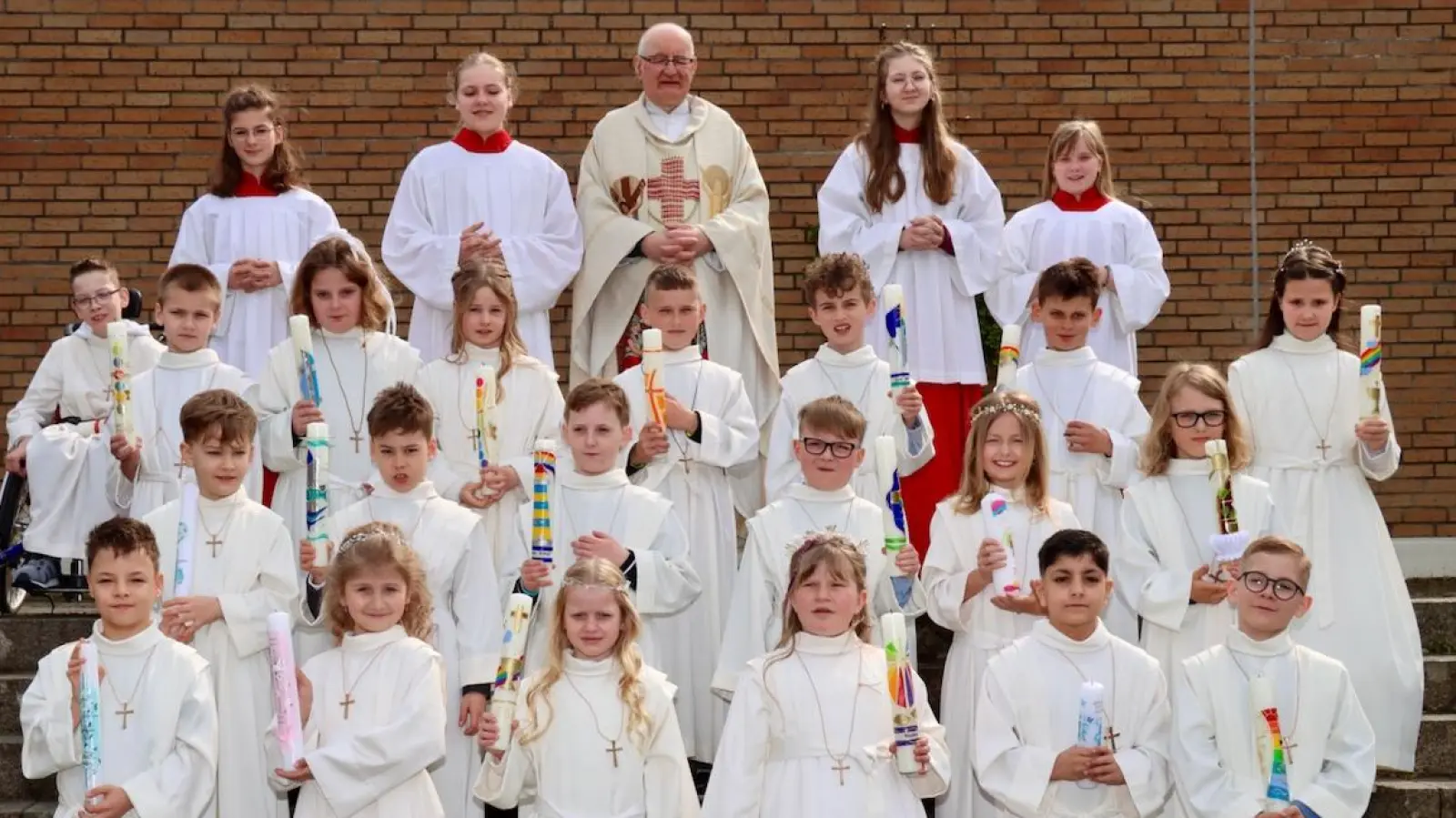 Heute ist ein ganz besonderer Tag für die 21 Kinder der Pfarrei St. Michael Amberg und für unsere ganze Gemeinde. (Bild: Thomas Held)