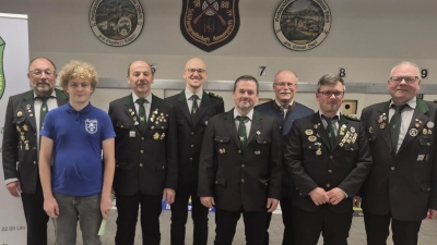 Die Vereinsmeister für das Vereinsjahr 2025/2026, v.l. mit Wolfgang Weiß, Michael Bauer, Konrad Hart, Philipp Hart, Roland Weiß, Max Bindl, Martin Fellner und Erster Vorsitzender Martin Dietz (Bild: Manuel Ernst)