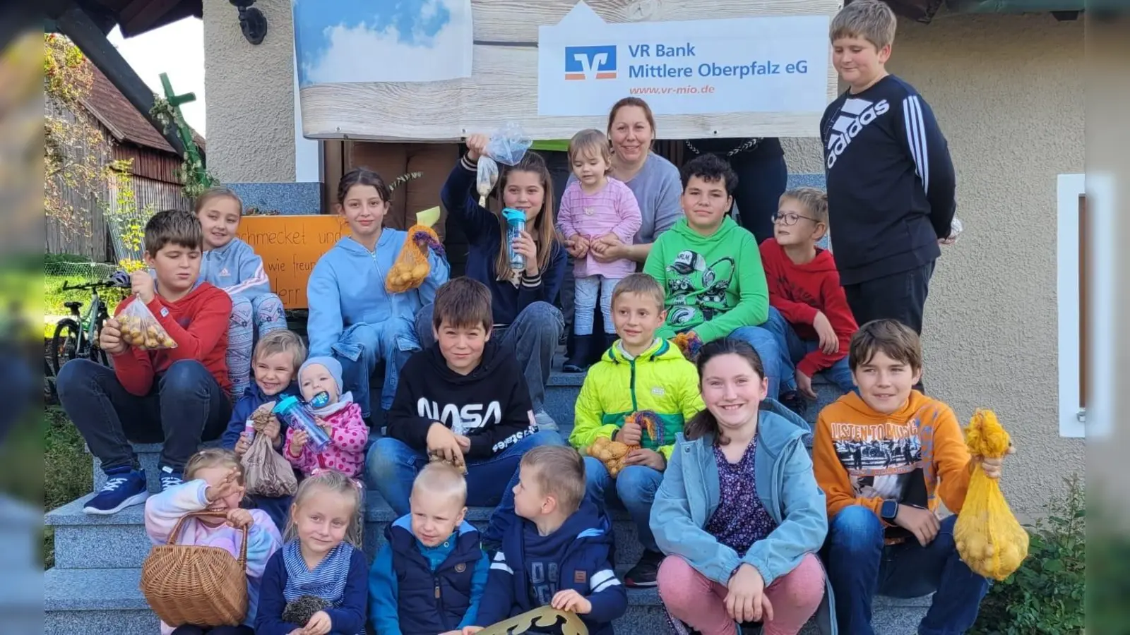 Die erfolgreichen Teilnehmer bei der Kartoffelaktion. (Bild: Manuela Deml)