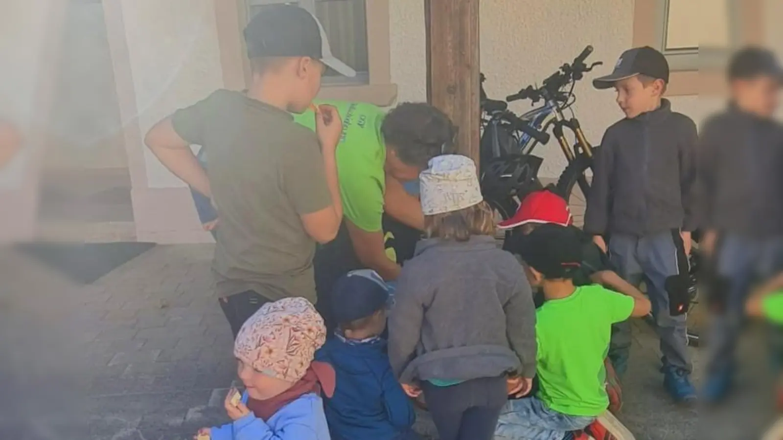 Apfelsaftaktion für Kinder OGV Großschönbrunn (Bild: Tanja Siegler)