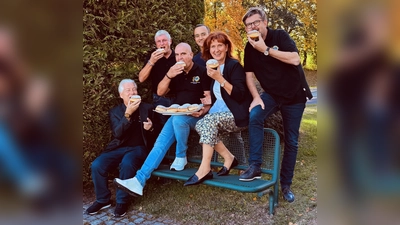 Präsidium des Lionsclubs Neustadt/WN: (von links): Franz Sedlmayr/Clubmaster, Jürgen Schnappauf/Schatzmeister Hilfswerk, Peter Fleischmann/Präsident, Benedikt Grimm/1. Vizepräsident, Andrea Gollwitzer/Vorstandsmitglied, Armin Engel/Schatzmeister LC  (Bild: Lionsclub Neustadt/WN)