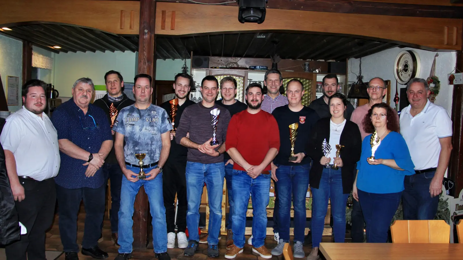 Gewinner beim Etzelwanger Gemeindekegelturnier. (Bild: Leonhard Ehras)