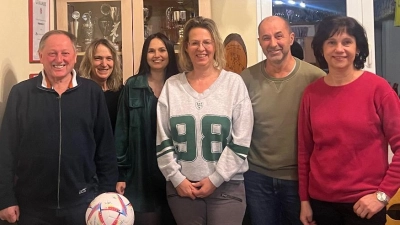 Bei den Neuwahlen wurde die Vorstandschaft nahezu komplett im Amt bestätigt. Nicht auf dem Bild: Evi Rupp, Verena Rupp und Peter Lang (Bild: Andrea Zach)