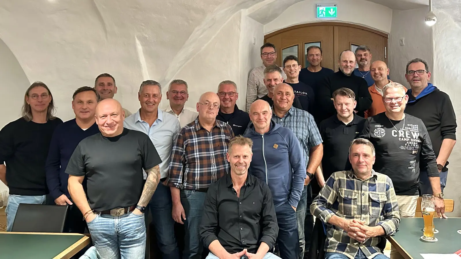 Erinnerungsfoto der ehem. Schüler der Kl. 10D und 10F (Bild: Christian Hagn)