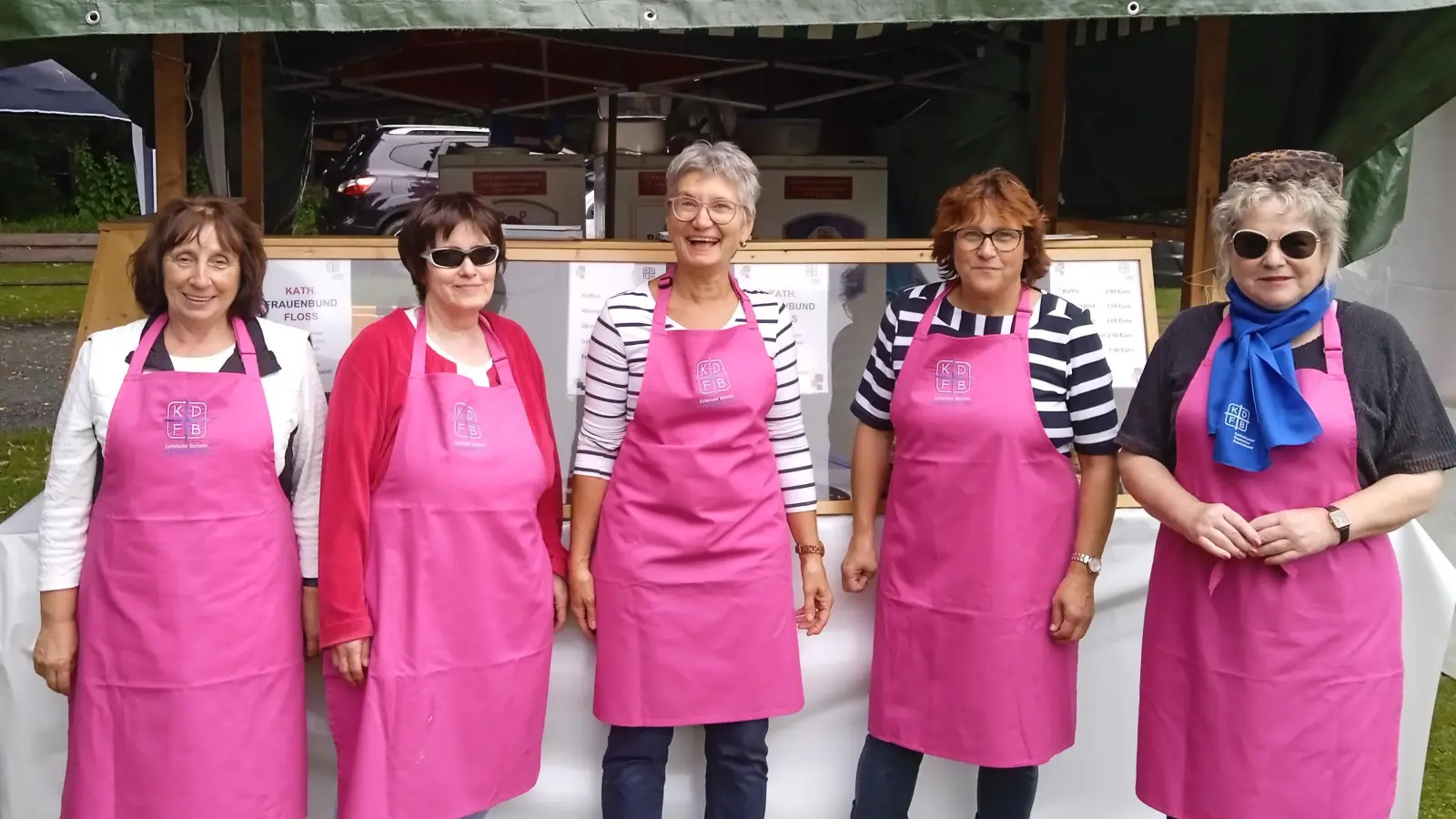 Katholischer Frauenbund sorgt für süßen Gaumenschmaus<br>v.l.: Karin Niemann, Christine Wirth, Renate Bock, Christina Schaller und Christina Kreuzer  (Bild: Alexander Meier )
