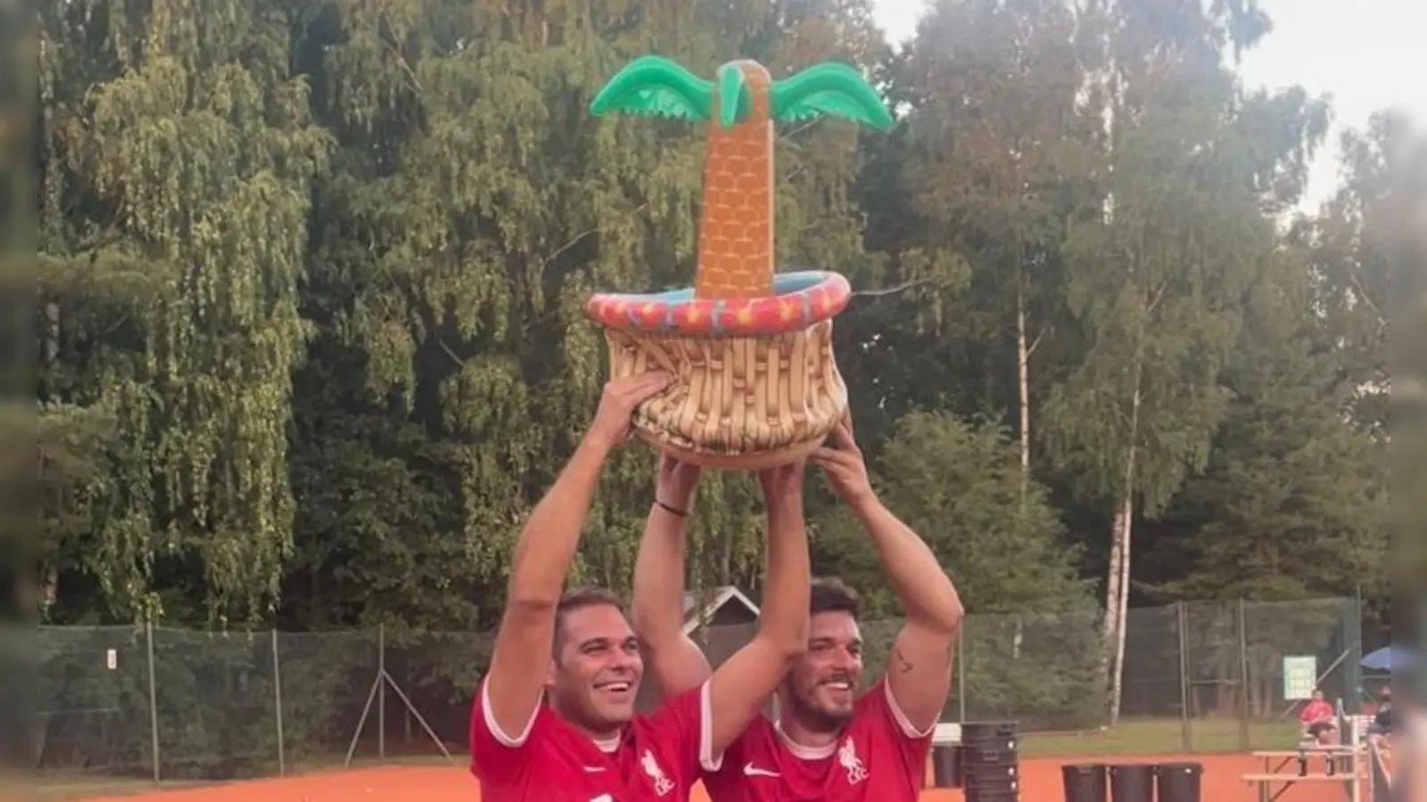 Die Gewinner des Turniers, Thorsten Schraml und Daniel Wiesend nach dem spannenden Finale (Bild: Dominic Reiter)