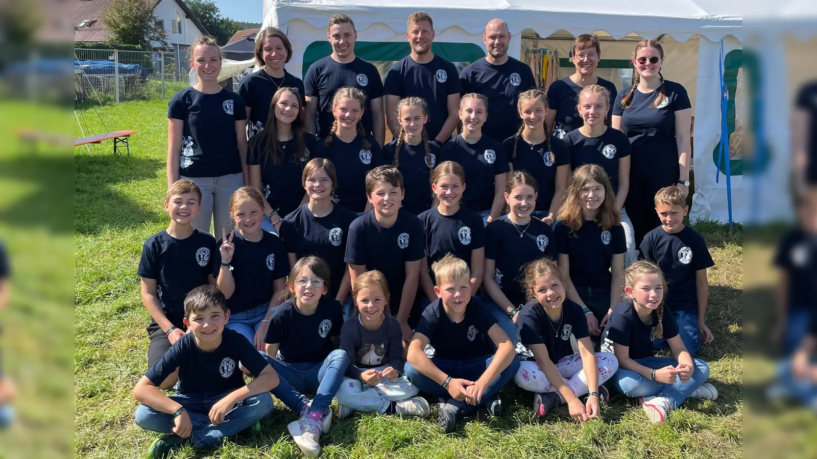 Die jungen Tänzer des Trabitzer Trachtenvereins „d'Haidnaabtaler” freuen sich darauf, in Pressath unter dem Motto „Der tanzende Schuh des Manitu” ihre Freunde aus der ganzen Oberpfalz zum Zeltlager begrüßen zu können. (Bild: Dr. Bernhard Piegsa)
