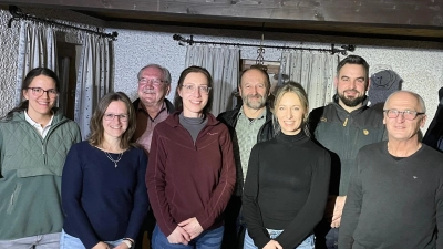  v. l.: Corinna Völkl, Manuela Witt, Hans Seibert, Manuela Forster, Eduard Forster, Ramona Spitzner, Florian Ermer, Anton Hochwart (Bild: Matthias Grötsch)