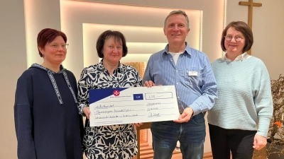 v.l.n.r.: Katrin Fenk, Gaby Scherl, Pflegedienstleiter Manfred Seitz, Marianne Fink (Bild: Franz Grabinger)