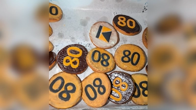 An den Kreuzwegstationen am Steig nach Stadlern gedachten die Gläubigen dem Leiden Christi.<br>Gebäck zum Jubiläumsjahr (Bild: Johann Herrmann)