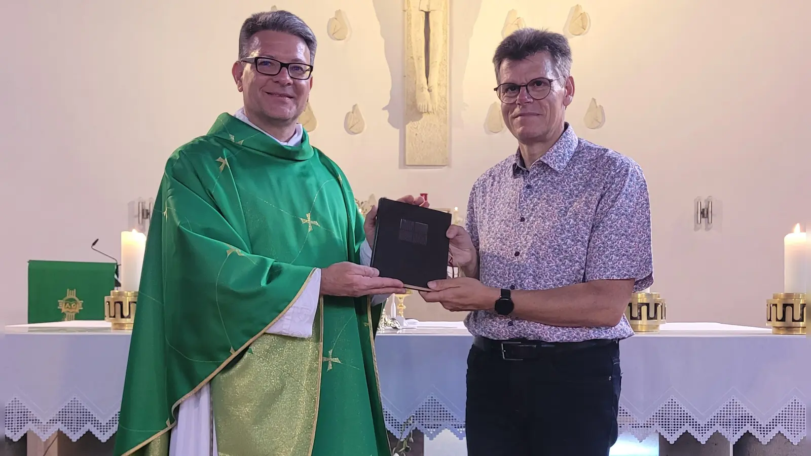 Im Rahmen des Sonntagsgottesdienstes wurde Gemeindereferent Martin Melchner für den Begräbnisdienst eingeführt.  (Bild: Martin Schafbauer)
