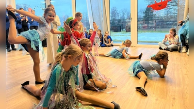 Richtig Spaß hat die Kindergarde des VFV Vohenstrauß beim Besuch in der Waldthurner Tagespflege „Unterm Fahrenberg” (Bild: Melanie Reber)