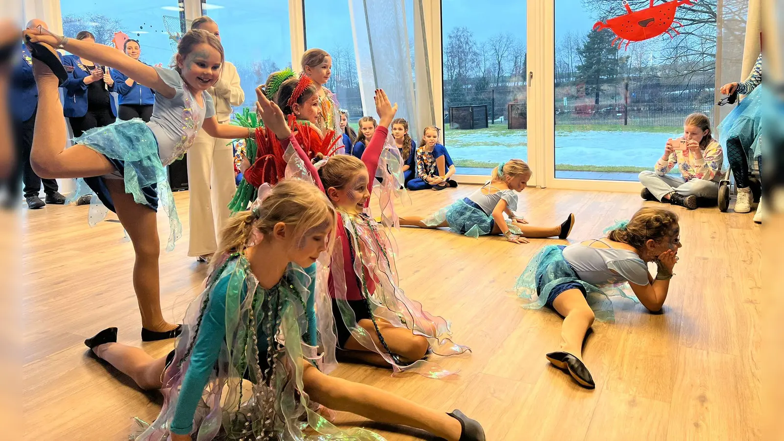 Richtig Spaß hat die Kindergarde des VFV Vohenstrauß beim Besuch in der Waldthurner Tagespflege „Unterm Fahrenberg” (Bild: Melanie Reber)