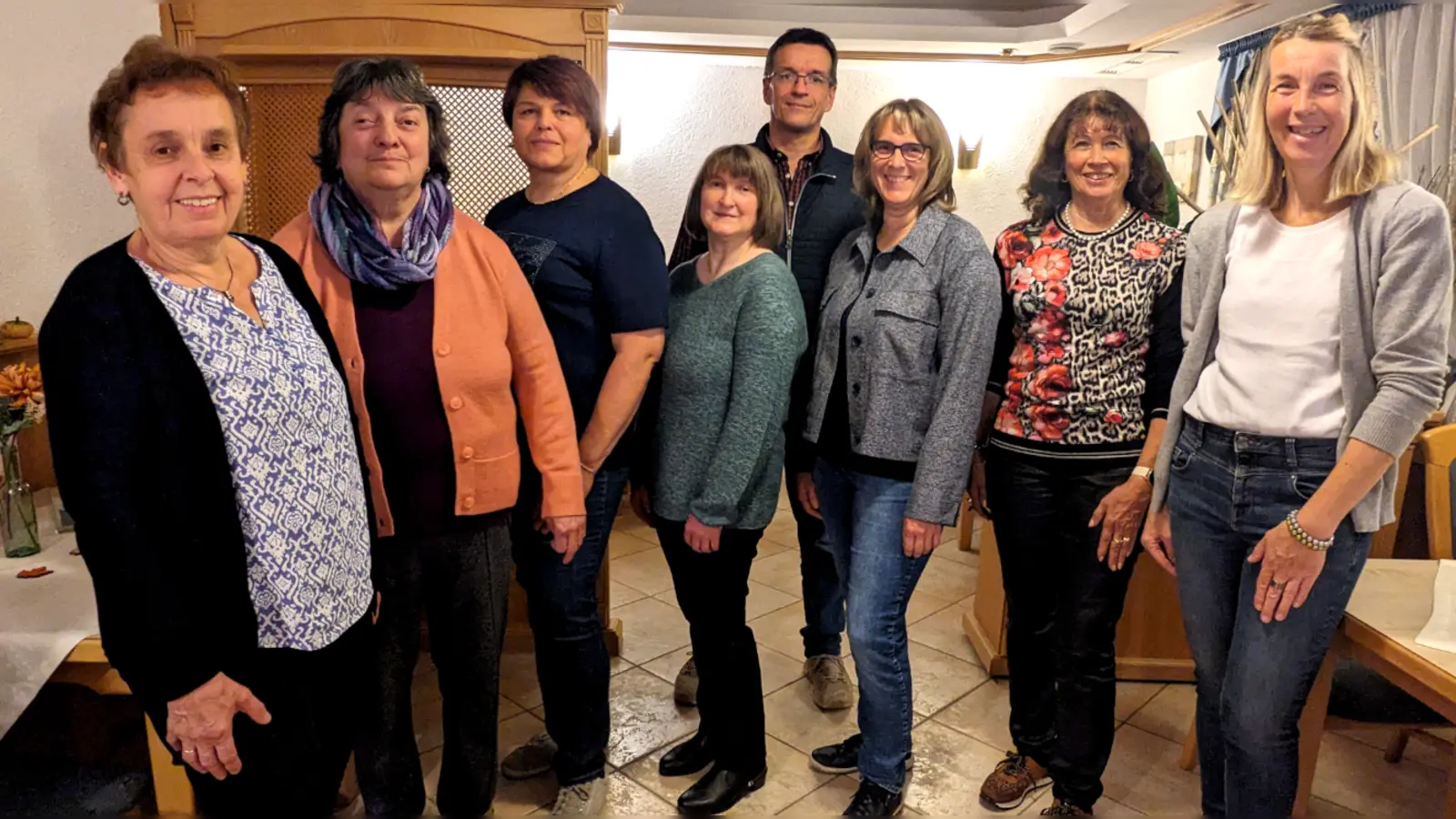 Die neue Vereinsleitung des Obst- und Gartenbauverein Waldeck. (v.l.n.r.: Christine König, Elisabeth Reger, Birgit Pinzer, Petra Wöhrl, Thomas Zehrer, Sabine Prechtl, Gerlinde Wagner, Sabine Schraml) (Bild: Thomas Zehrer)