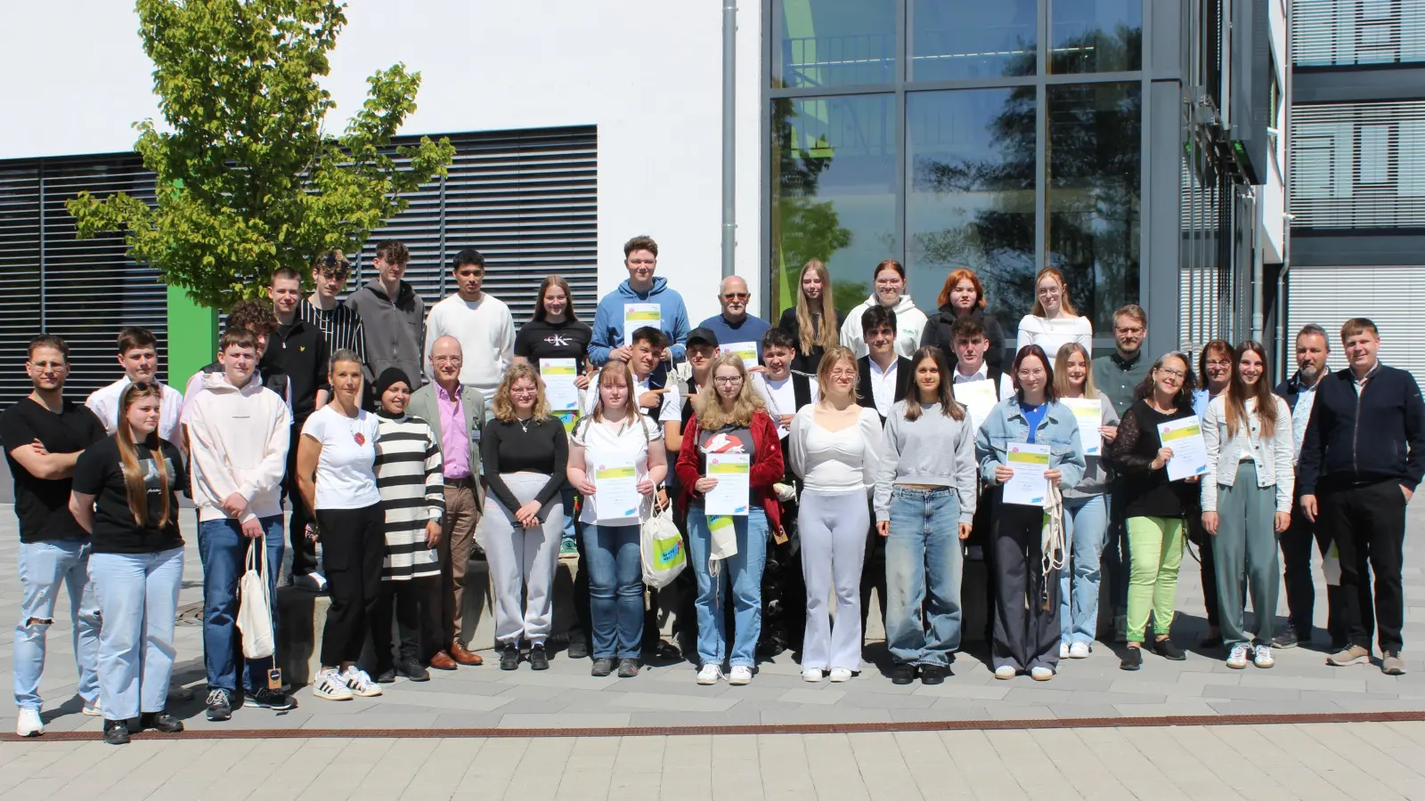 Gruppenfoto der Preisträger (Bild: Karl Pfeilschifter)