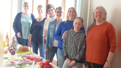 Die Vorstandschaft zauberte ein Frühstück für die Mitglieder des OGV Altendorf . (Bild: Thomas Salzl)