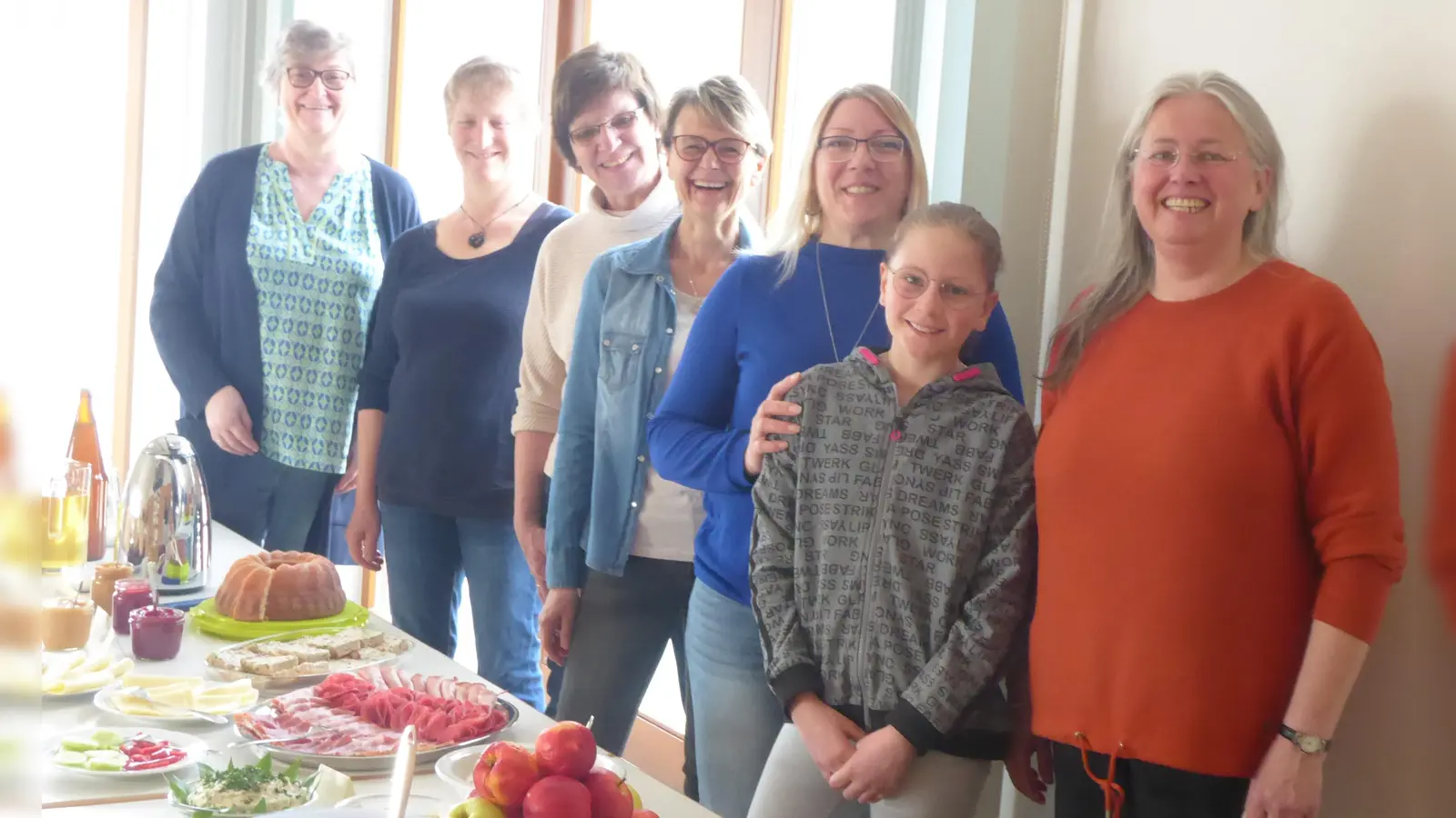 Die Vorstandschaft zauberte ein Frühstück für die Mitglieder des OGV Altendorf . (Bild: Thomas Salzl)