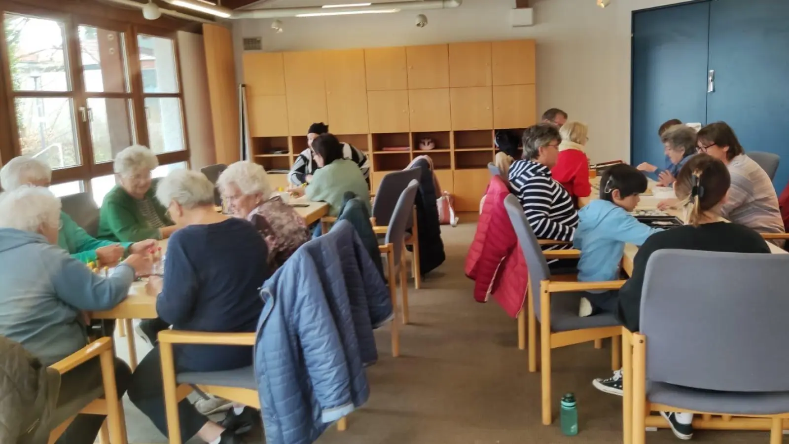 Spielenachmittag begeistert jung und alt. (Bild: Zita Schuster)