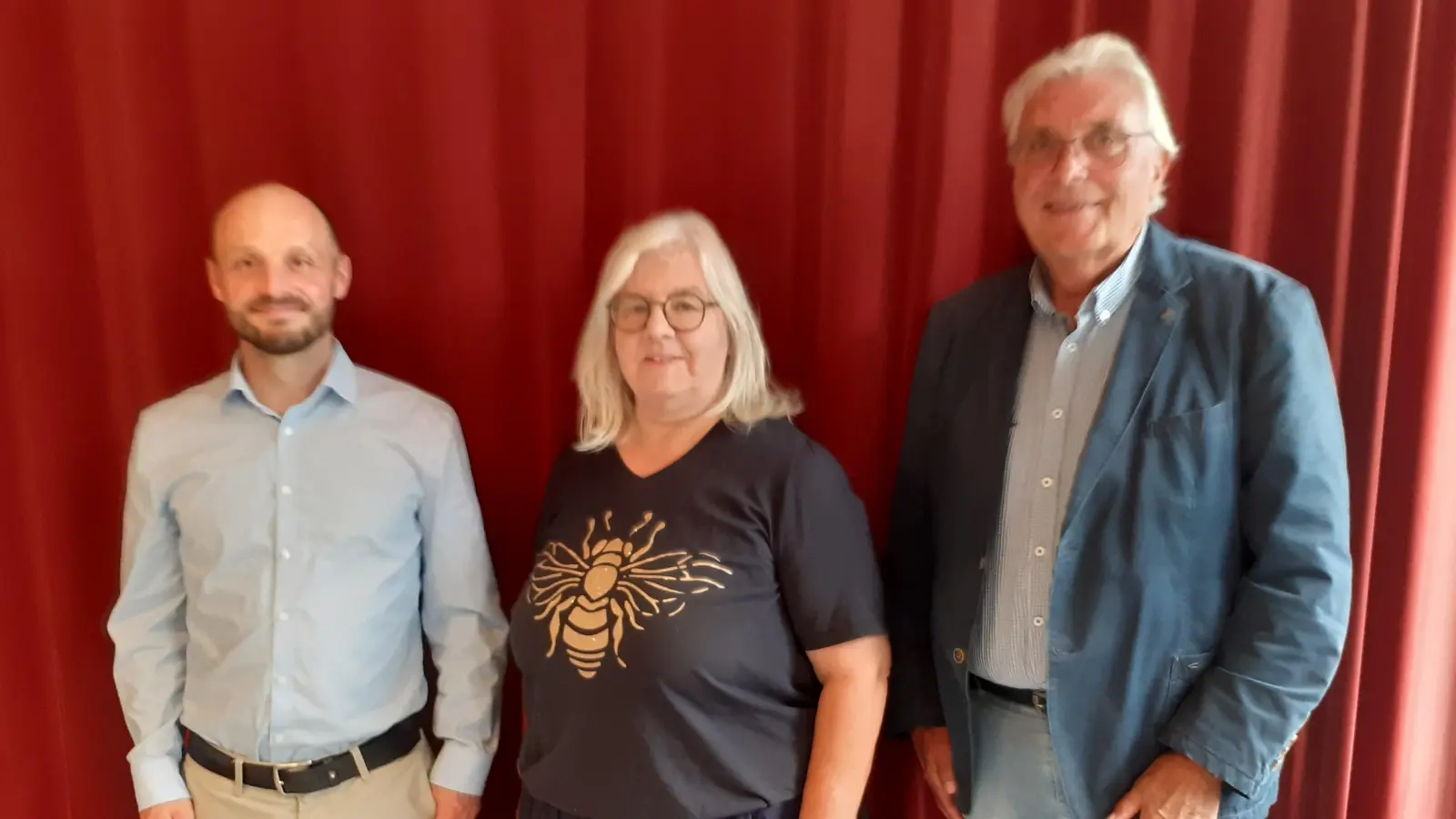 Schulleiter Jakob Seifert, Gabriele Schecklmann, 2. Bgm. Josef Hecht (v.l.) (Bild: Alfred Schuster)