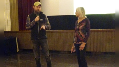 Alex Kornelsen( Filmemacher) und Beate May ( Vorsitzende BN AmbergSulzbach) (Bild: Bebbo Schuller)